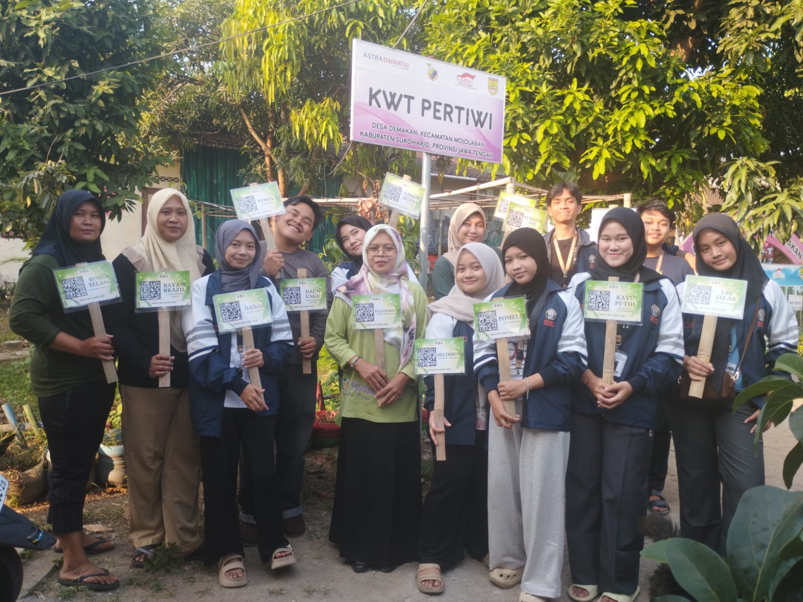 KKN Undip 2026 Dampingi KWT Pertiwi Desa Demakan Kembangkan Kebun Edukasi Berbasis Digital